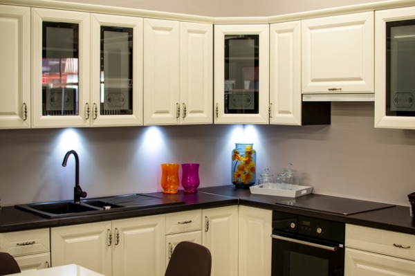 How to Clean Kitchen Cabinets Inside