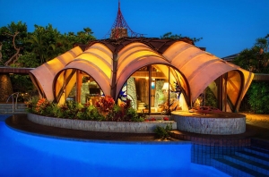 Adopting the Eclectic Style in Hawaii Luxury Beachfront Homes