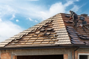 Shielding Your Shelter: A Deep Dive into Roof Underlayment – Synthetic vs. Felt Comparison