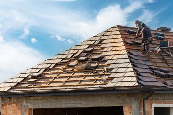 Shielding Your Shelter: A Deep Dive into Roof Underlayment – Synthetic vs. Felt Comparison