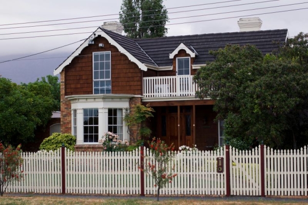 Increasing Property Value: Finding Affordable Fencing Contractors Near Illinois