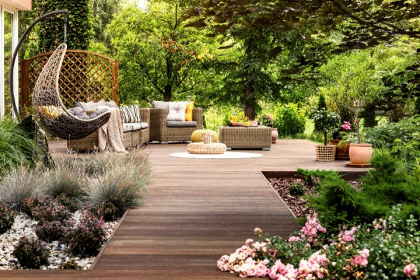 Outdoor Living Area Ideas: Expert Guide to Year-Round Comfort (2025)