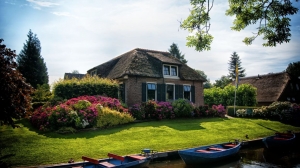 Minimizing the Risks of Real Estate: 4 Strategies for Building Your Home Equity