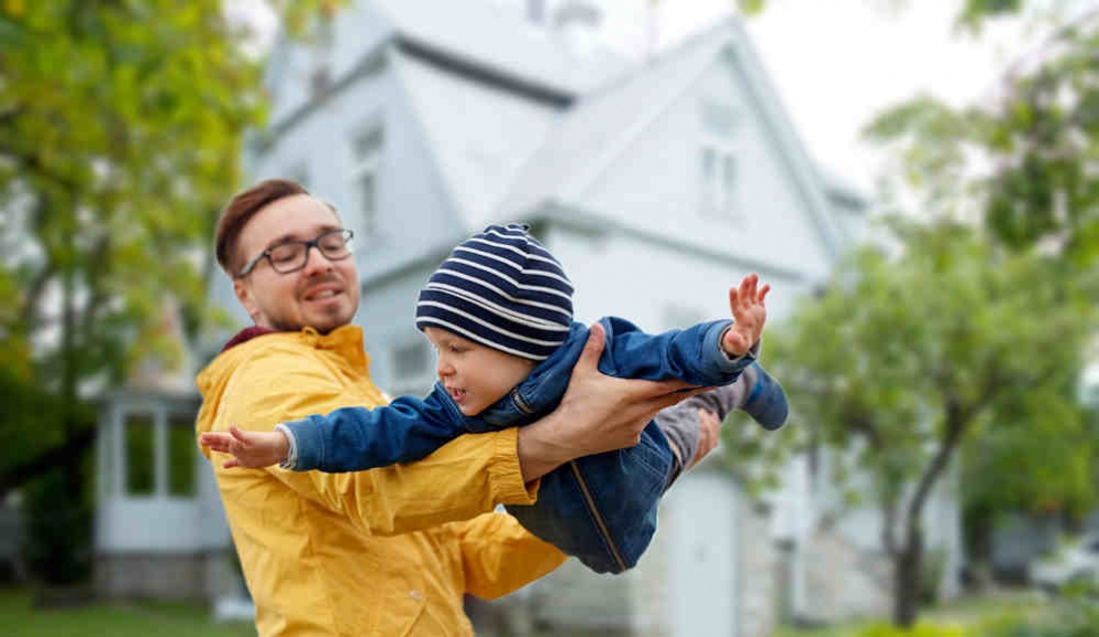 Single Dads Are More Likely to Own Homes Than Single Moms [New LendingTree Report]