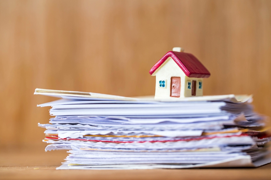 Real Estate Agents and the Fine Print: What Are You Really Signing?