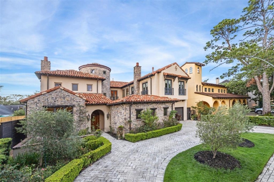 Exterior of 322 Crestwood Drive, Houston, TX
