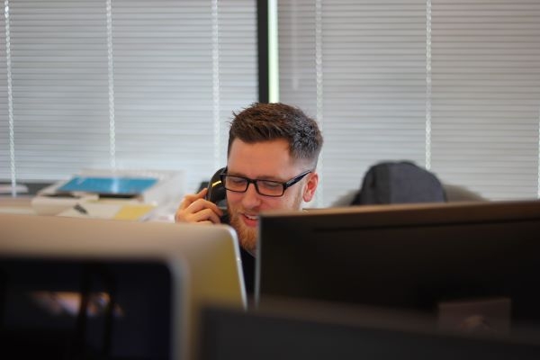 Choosing the Right Business Phone Service Provider - A Comprehensive Guide