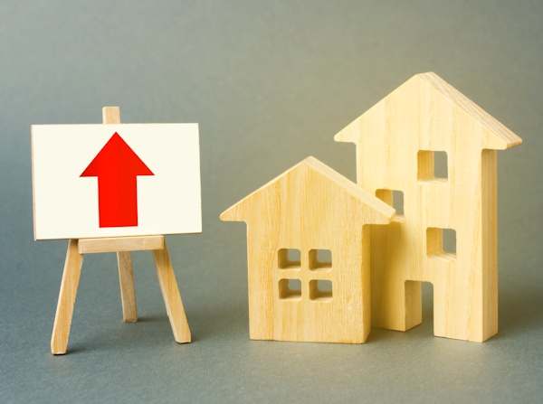 Home Sales Surge by Double Digits in Pricey West Coast Markets