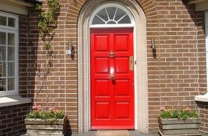 8 Paint Colors for a Standout Front Door?