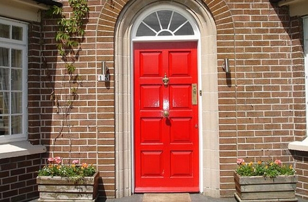 8 Paint Colors for a Standout Front Door?