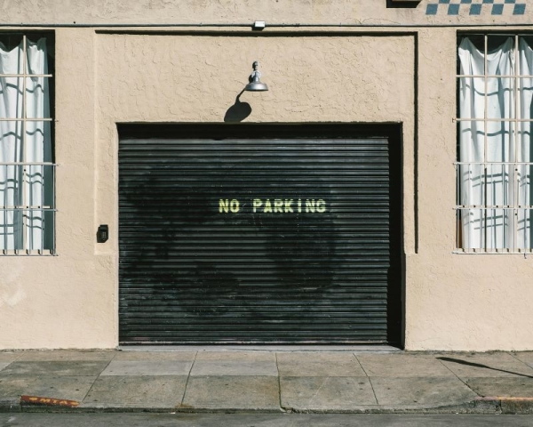 Garage Doors That Sell: Boosting Curb Appeal Fast