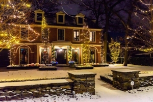 Selling a House in December: How to Make It Really Cozy