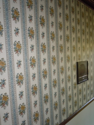 Take the wallpaper down to sell your house quicker