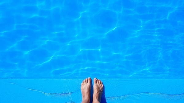 Best Way to Clean a Pool