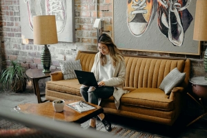 Exploring the Shift: The Effects of Online Learning on Educational Paradigms