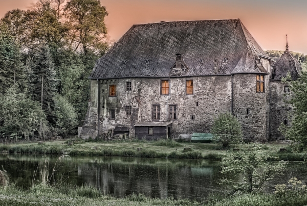 Are You Cut Out for an Older Home?