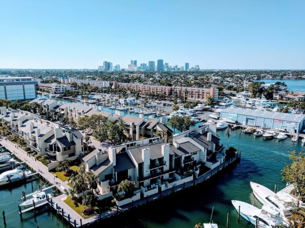 Fort Lauderdale vs Miami: Living Comparison