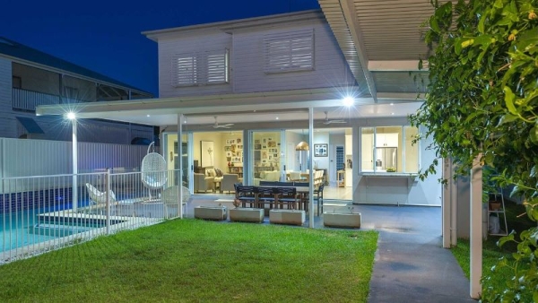 Essential Tips for Building a Deck That Complements Your Home
