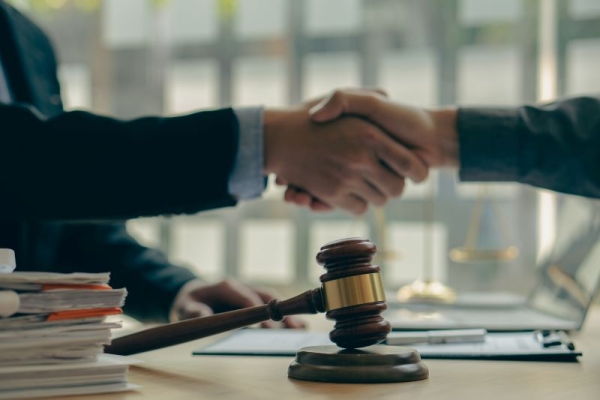 Choosing the Right Property Solicitor: Questions Every UK Seller Should Ask