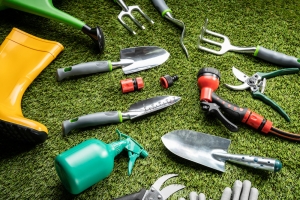 5 Top Tips for Preventing and Controlling Weeds in Landscape Beds