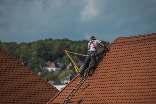 HOA Capital Planning for Roof Replacements: Bids, Draws, and Monthly Impact