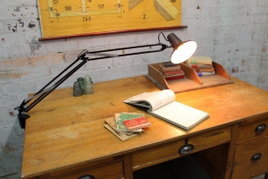 Things to consider while buying your desk lamp