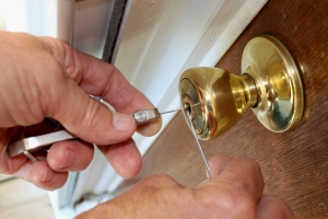 Four Reasons to Hire a Professional Locksmith Cambridge