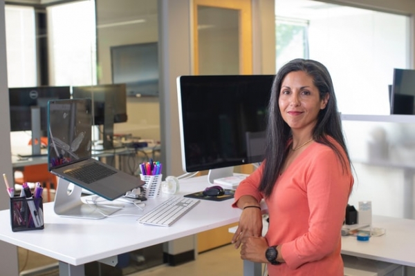 Why Canadians Prefer Standing Desks Over Regular Ones?