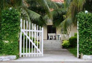 Does Adding a Vinyl Fence in Hawaii Increase Home Value?