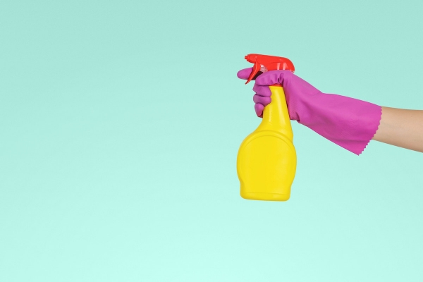 Cleaning Your Home Before Selling? 5 Surfaces to Leave to a Professional