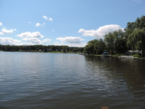 What is the sizes of Oakland County lakes
