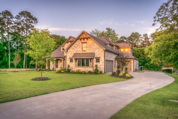 Create Curb Appeal That Sells with These Simple Makeover Tips