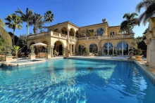 U.S. Luxury Home Prices Jump 5.5% in October, Triple the Pace of Non-Luxury Homes