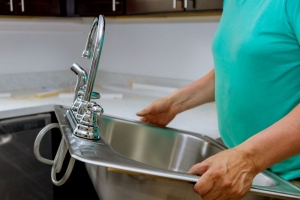 How to Replace and Install a Kitchen Sink: A Guide for DIY Projects and Kitchen Remodeling in Newtown