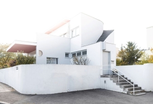 4 Ways to Sell Your Modern Concrete House in a Competitive Market