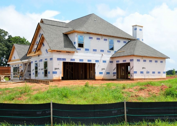 Navigating Zoning Laws and Building Codes with Expert Home Builders