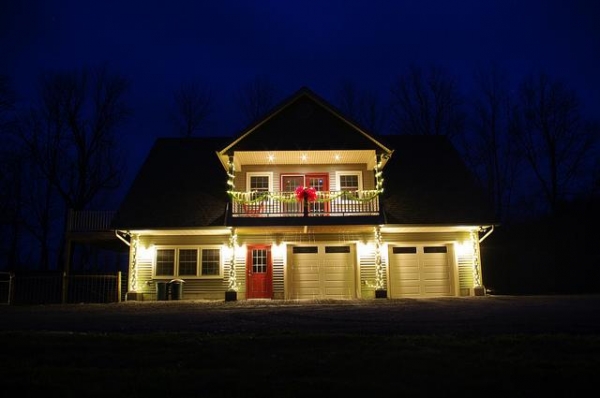 Ways Outside Lighting Improves Home Security