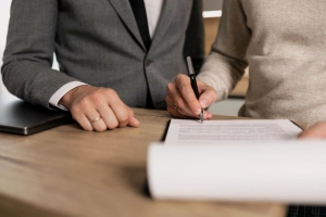 Contracts Without the Confusion: Understanding Addendums and Contingencies