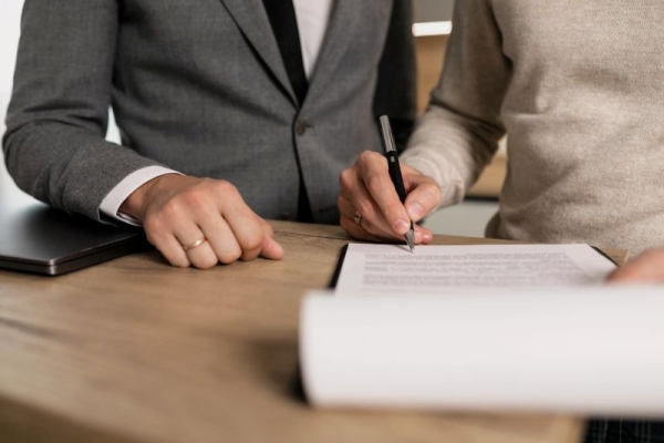 Contracts Without the Confusion: Understanding Addendums and Contingencies