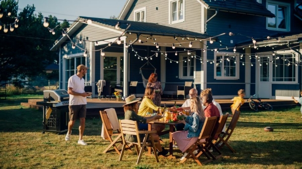 Creating a Cozy Outdoor Dining Experience on a Budget