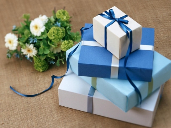 How Should Real Estate Companies Reward Their Employees With Gifts?