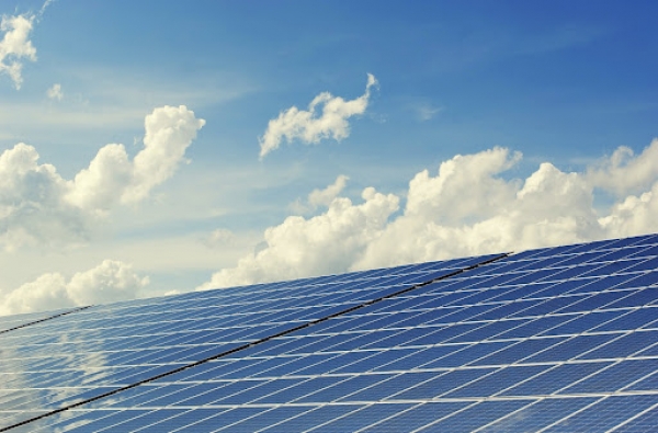Pros and Cons of Purchasing a Solar Generator for Your Home