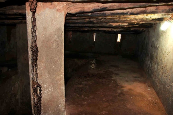 Installing a Vapor Barrier for Crawl Space Waterproofing