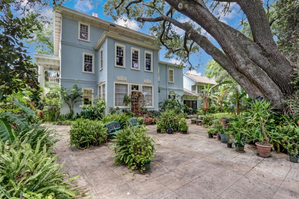 What Are the Benefits of Working with a Top Historic Homes Specialist in Jacksonville FL