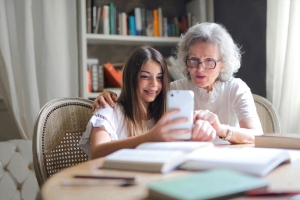 How to Help Your Elderly Parents Adjust to a New Home