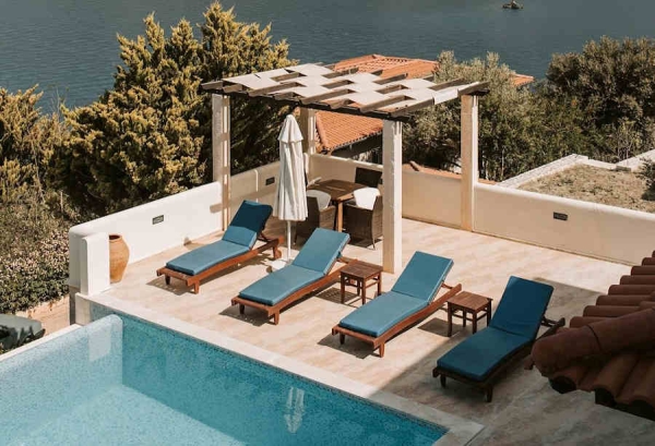 Why Complete Pool Maintenance is the Secret Weapon When Selling a Home with a Pool