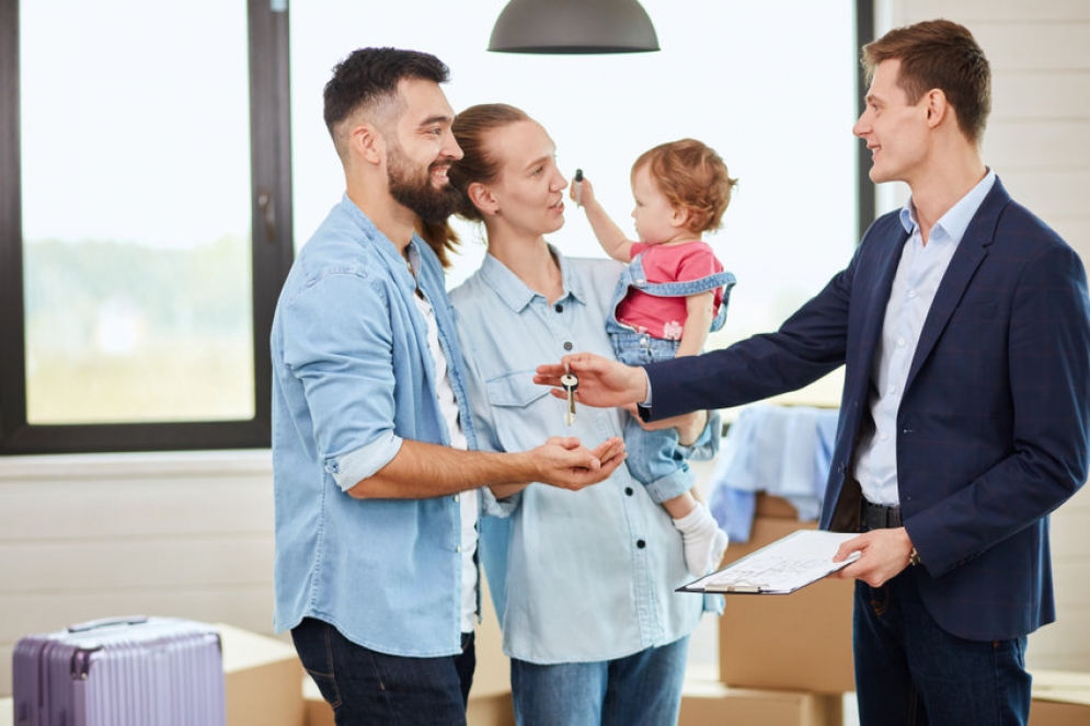 Redfin Reports Sellers Rushing to Find Buyers Before Demand Weakens Further