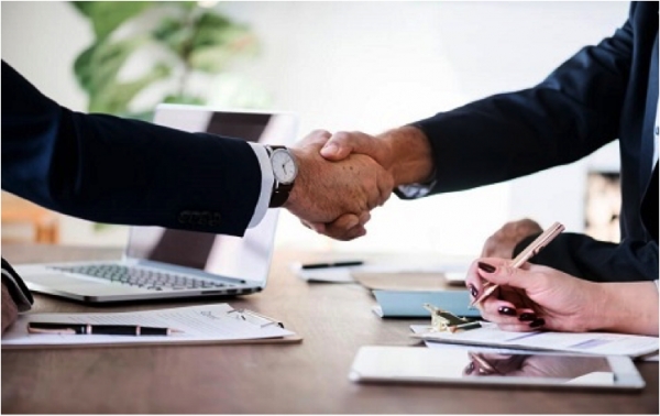 The Advantages and Disadvantages of Using an Agent to Sell Your Home
