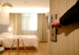 Reasons to Stay at a Hotel During Your Move
