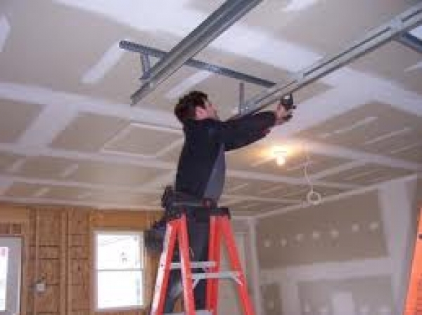 Not yet Decided on What Garage Door Design You Want? Try the Carriage House Door